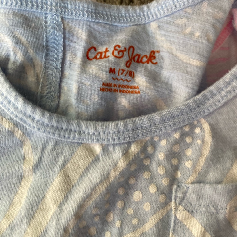 Bundle of 9 size medium (7/8) tanks. Various brands. - Picture 3 of 14